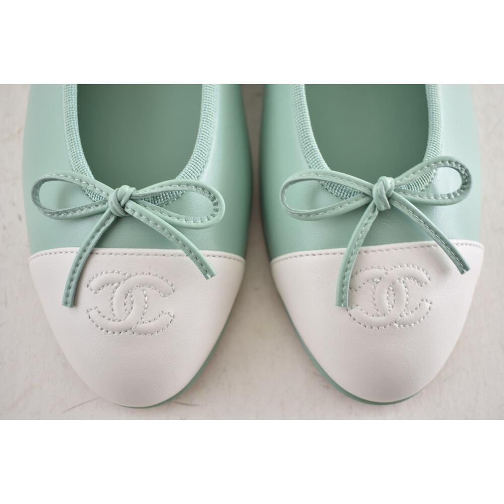Chanel 26S Mint Green White Lambskin Leather CC Logo Ballet Ballerina Flat 37.5 - Picture 15 of 16